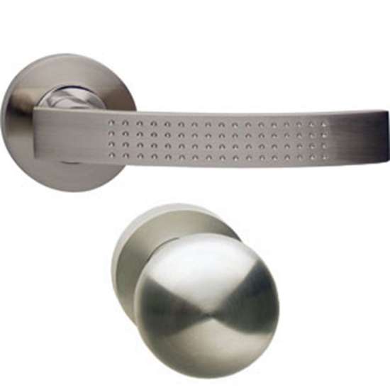 Afbeeldingen van INTERSTEEL Wisselgarnituur links William op rond rozet 7mm nokken met PC plaatjes nikkel mat 1696