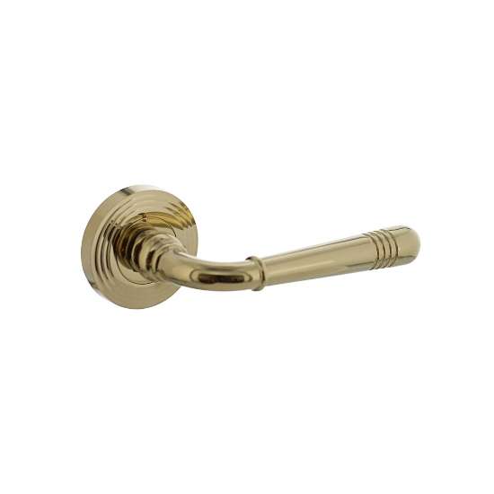 Afbeeldingen van INTERSTEEL Deurkruk Emily op rond rozet 7mm nokken messing gelakt 1725