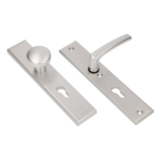 Afbeeldingen van Ami Veiligheidsgarnituur 251/50 Deurkruk 332 / Knop 169/50 RC22,5-73,5 - Deurdikte 38/42mm - F1 