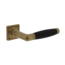 Afbeeldingen van INTERSTEEL Deurkruk Ton 222 met rozet 38x38x7mm messing getrommeld/ebbenhout 0375