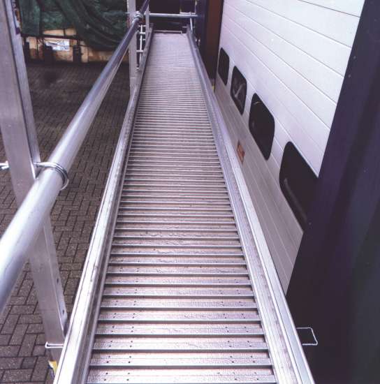 Afbeeldingen van Loopbrug - aluminium - dubbele leuning